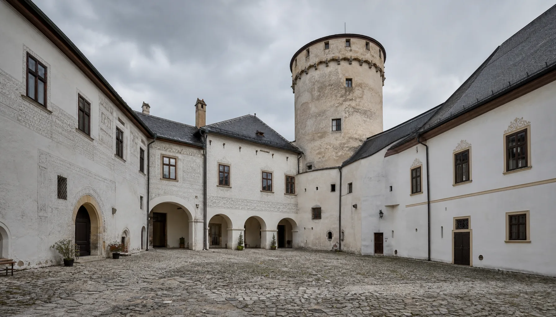 The courtyard, where Gothic, Renaissance and Baroque rebuildings stand side by side around the medieval keep
