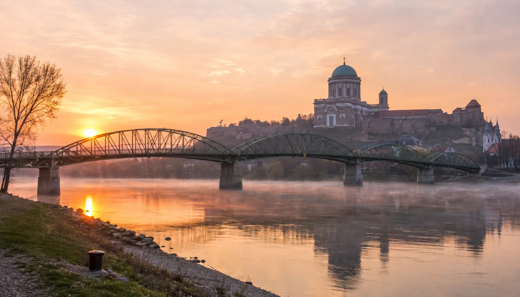 The Mária Valéria bridge at Štúrovo with the Esztergom basilica beyond