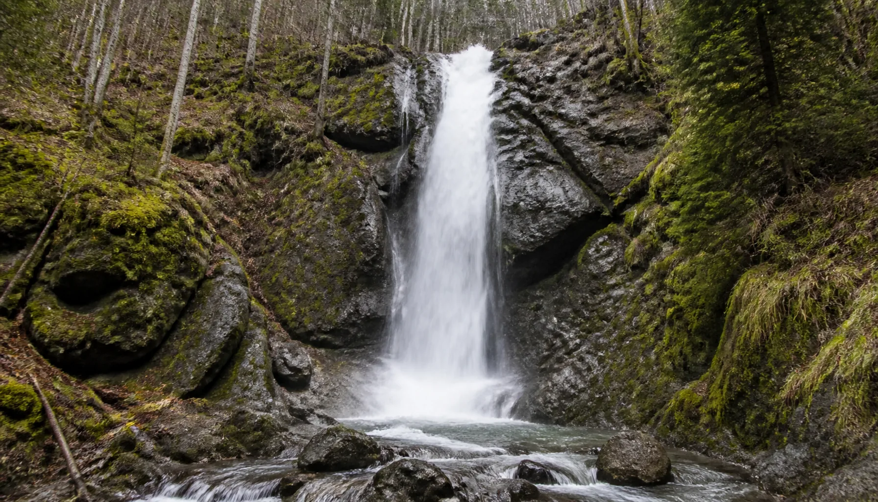 The Šútovský waterfall dropping in a single ribbon at the head of its gorge