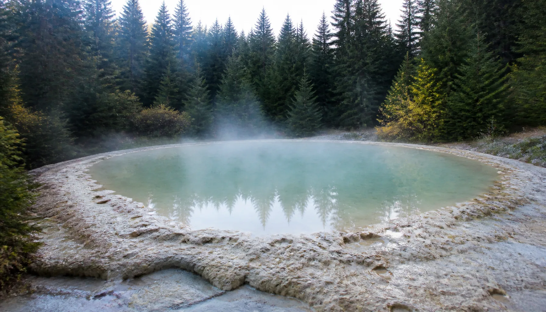 The travertine crater lake above the spa at Vyšné Ružbachy